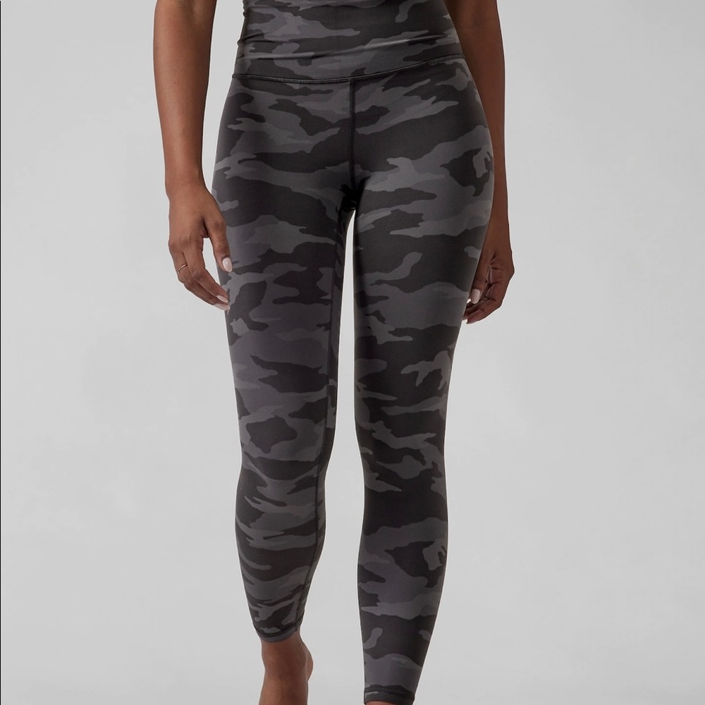 Athleta ultimate camo 7/8 tight size small
